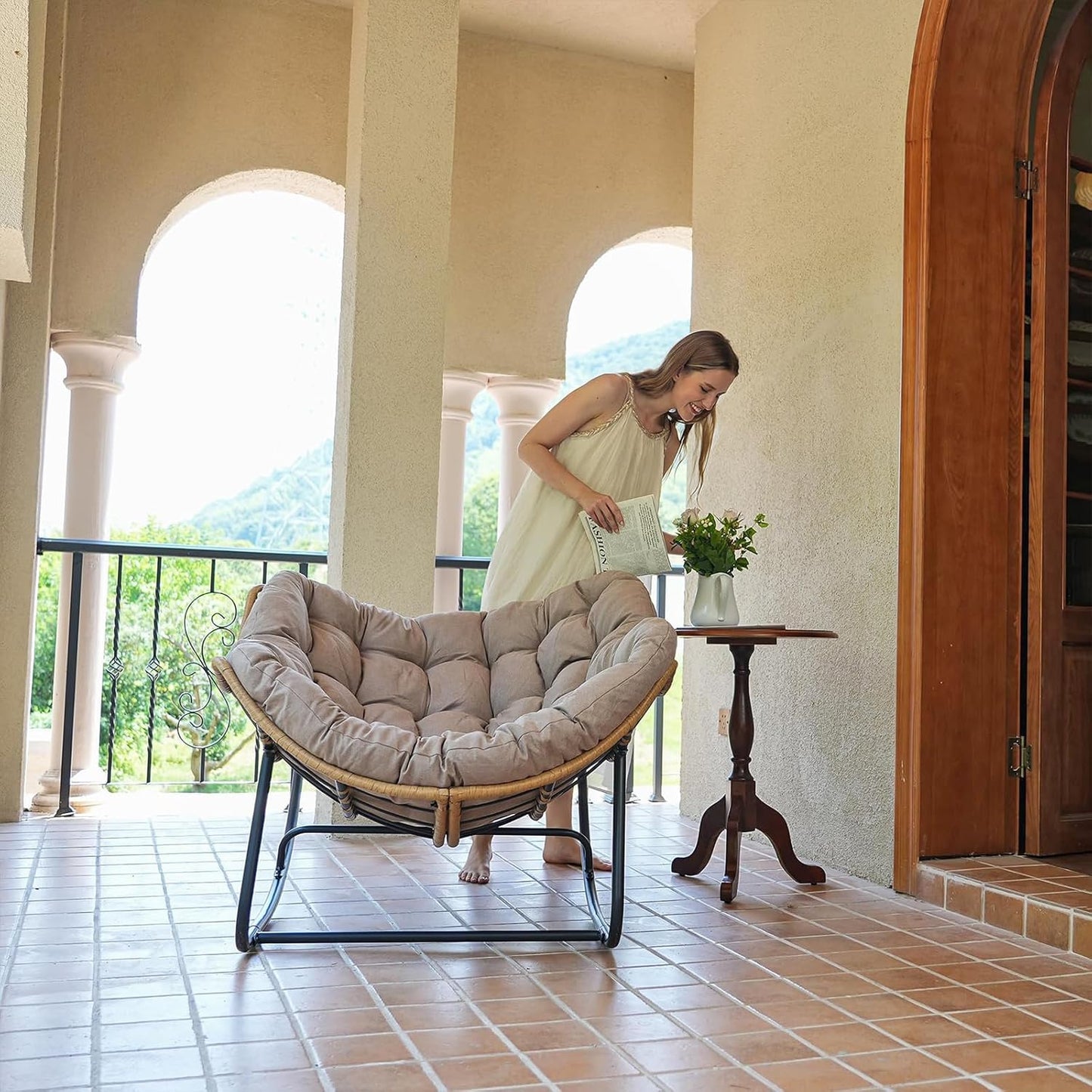 Sedia a Dondolo in Rattan a Nido – Poltrona Singola da Balcone