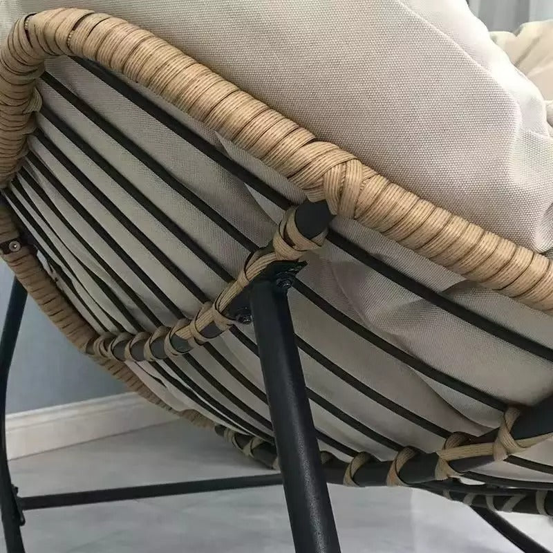 Sedia a Dondolo in Rattan a Nido – Poltrona Singola da Balcone